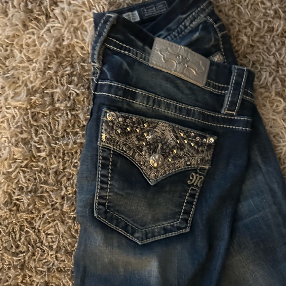 Like new curvy fit Miss Me Bootcut Jeans - Picture 1 of 3